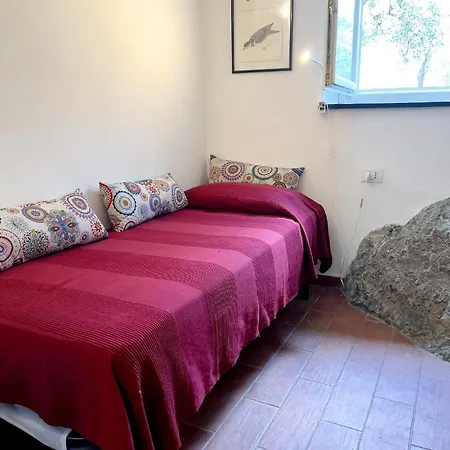La Casetta Della Pietra * Montale (Liguria)